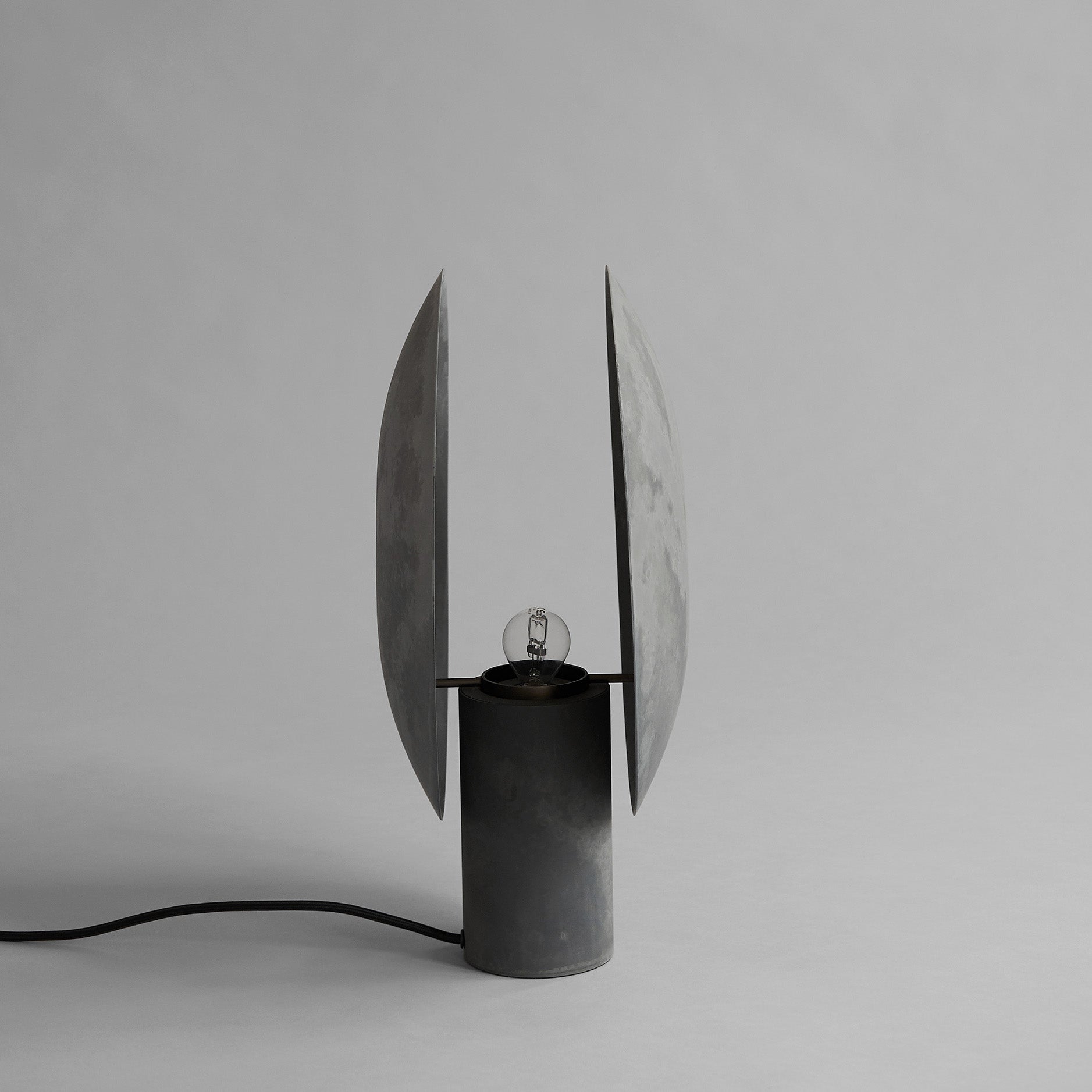 Clam Table Lamp